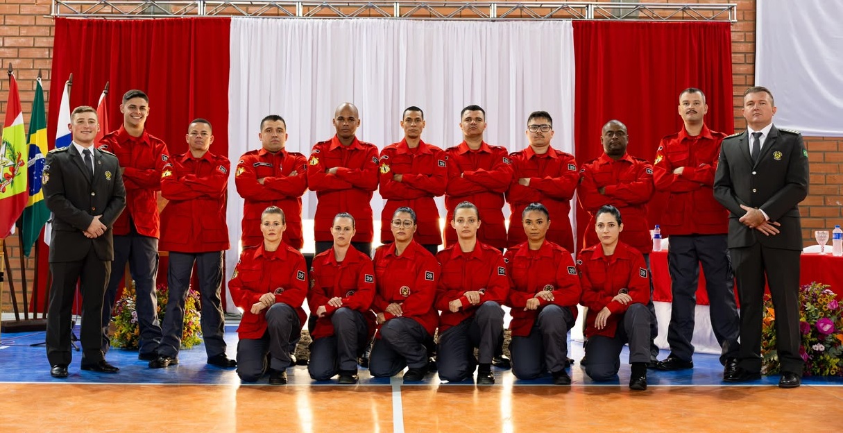 Ilhota forma 14 novos Bombeiros