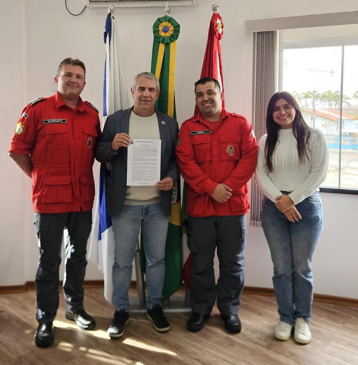 Bombeiros de Ilhota recebem repasse histórico